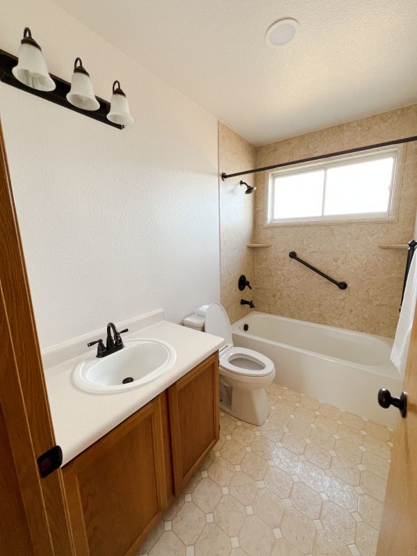 Top Bathroom Remodeling Companies in Holly, MI